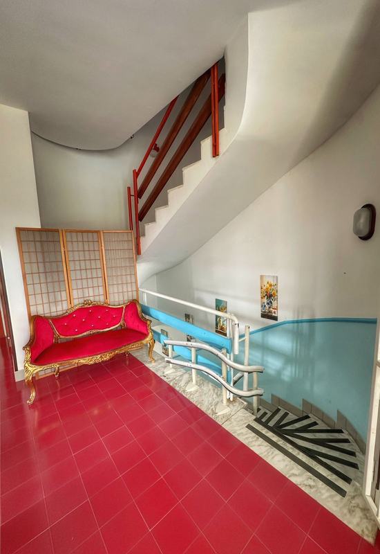 La scala interna a Villa Romana